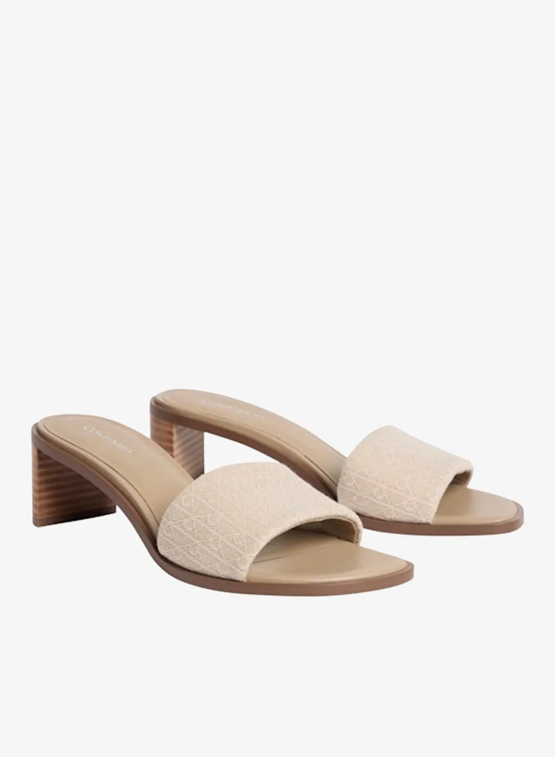 كالفن كلاين صنادل مارغي بكعب مزينة بشعار جاكار